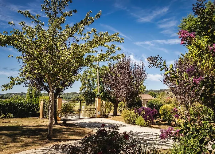 Lovely 8 Persons House In * Alles-Sur-Dordogne